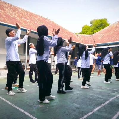 Ajak Hidup Sehat, Lapas Bandanaira Gelar Senam Bareng Peserta Magang dan Warga Binaan