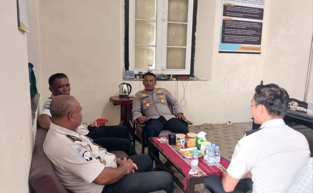 Perkuat Sinergi Keamanan, Lapas Bandanaira, Koordinasi Perawatan Senpi ke Polsek Banda