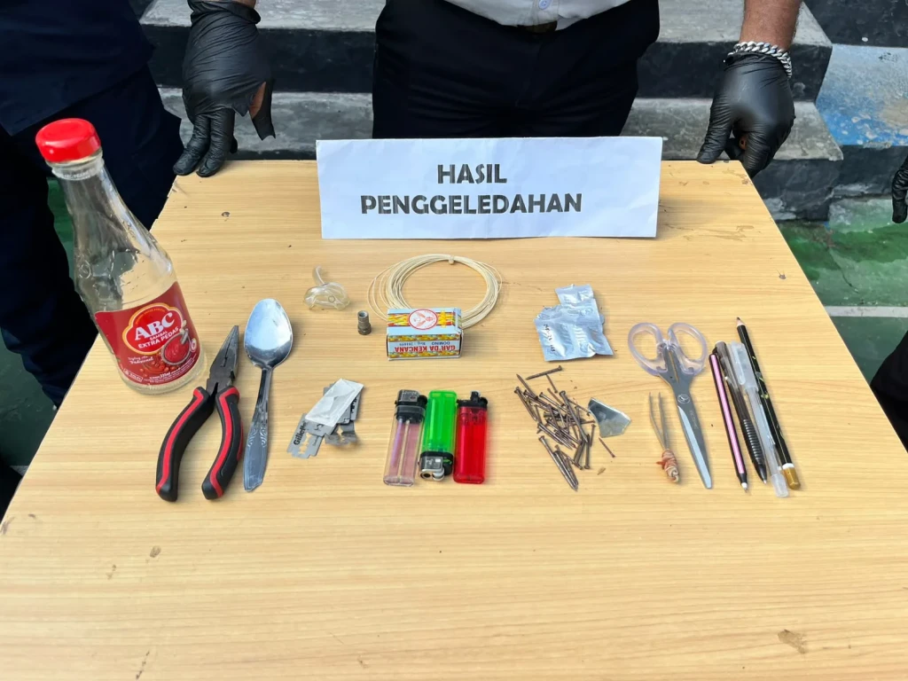 Celah Halinar, Lapas Bandanaira Razia Blok Hunian Warga Binaan