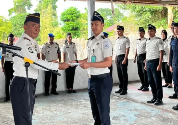 Apresiasi Kinerja, Lapas Bandanaira Berikan Penghargaan Pegawai Teladan