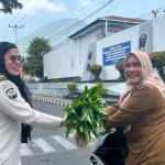 Tabur Manfaat, Lapas Bandanaira Bagikan 120 Ikat Kangkung Hasil Panen kepada Masyarakat