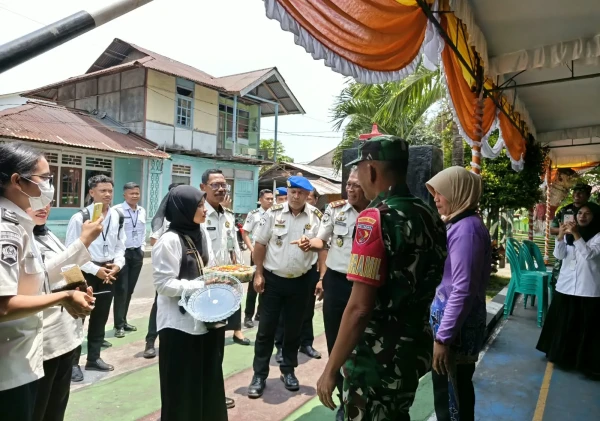 Momen Hangat HUT TNI ke-81, Lapas Bandanaira Bikin Kejutan untuk Jajaran Koramil 1502-01/Banda