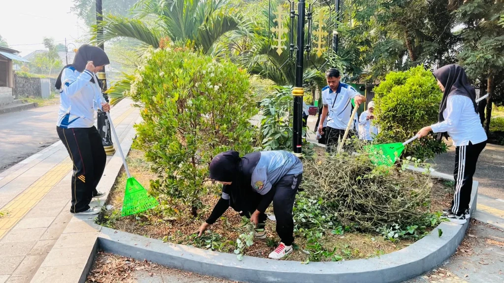 Lapas Bandanaira Dukung Aksi Jumat Bersih Semarakkan HUT ke-81 TNI