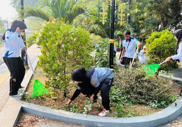 Lapas Bandanaira Dukung Aksi Jumat Bersih Semarakkan HUT ke-81 TNI