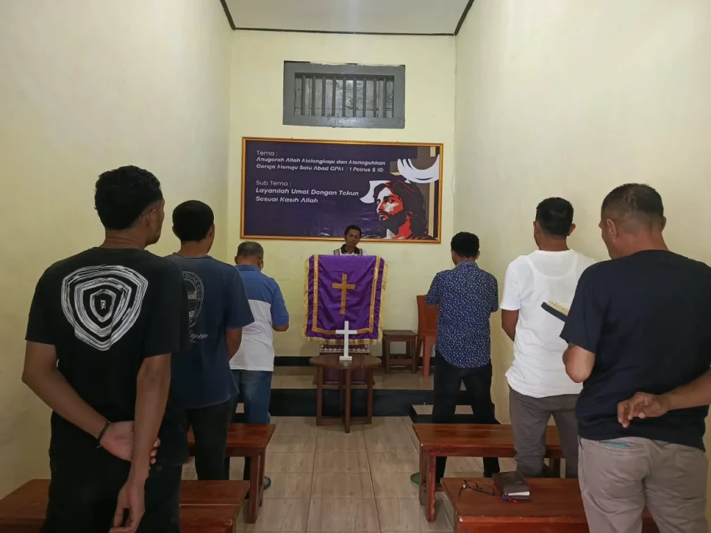 Perkuat Iman dan Bangun Perubahan Positif, Warga Binaan Lapas Bandanaira Ikuti Ibadah Tutup Usbu