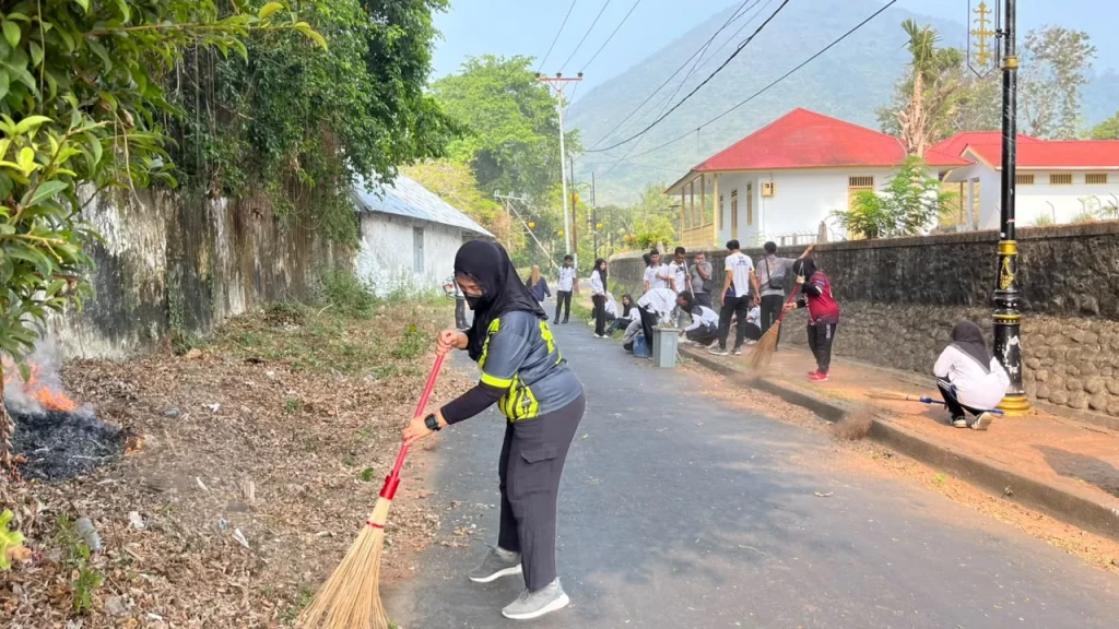 Peduli Lingkungan dan Keselamatan Pengguna Jalan, Lapas Bandanaira Gelar Aksi Bersih-Bersih
