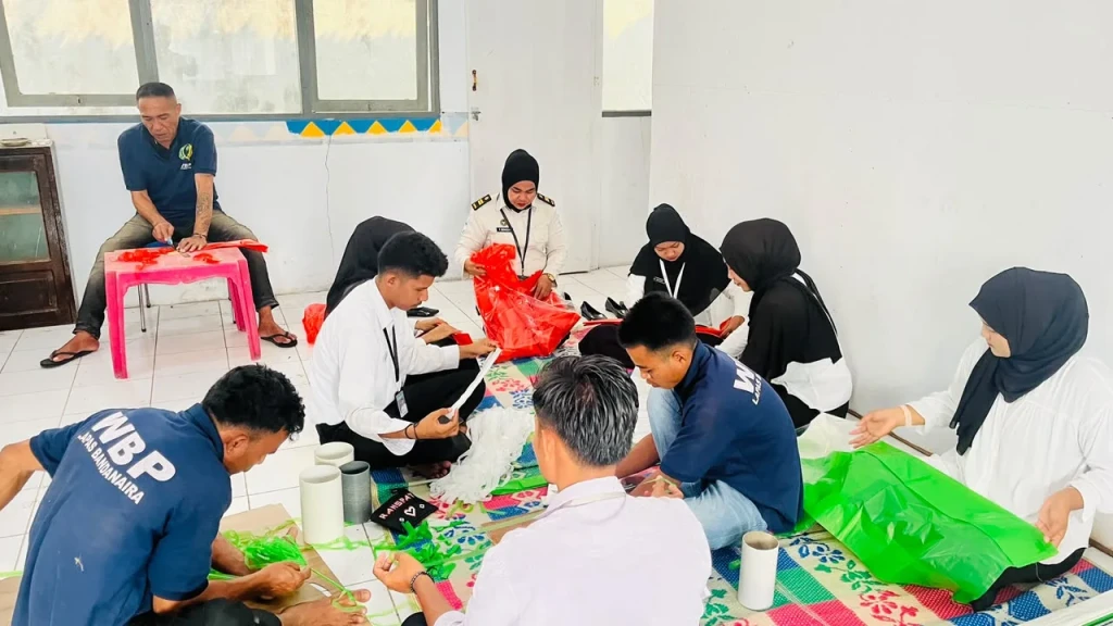 Kembangkan Kreativitas, Lapas Bandanaira Dorong Warga Binaan Sulap Kantong Plastik Jadi Kerajinan