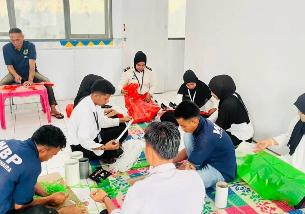 Kembangkan Kreativitas, Lapas Bandanaira Dorong Warga Binaan Sulap Kantong Plastik Jadi Kerajinan