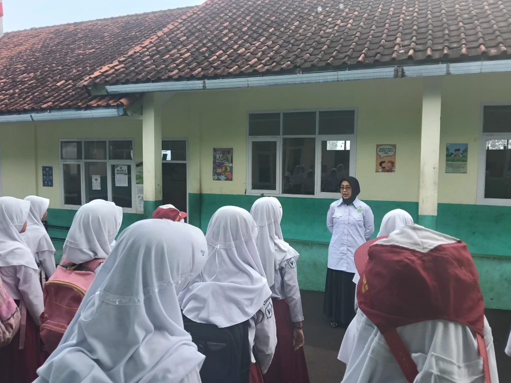 Kepala MIS AR-RAUDHOTUN NUR Berikan Pengarahan dan Motivasi kepada Siswa Kelas VI Jelang Asesmen Madrasah