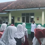 Kepala MIS AR-RAUDHOTUN NUR Berikan Pengarahan dan Motivasi kepada Siswa Kelas VI Jelang Asesmen Madrasah
