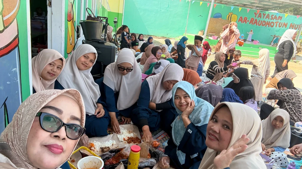 Semarak Kemerdekaan, RA AR-RAUDHOTUN NUR Eratkan Ukhuwah Guru dan Orang Tua Lewat Perlombaan dan Botram
