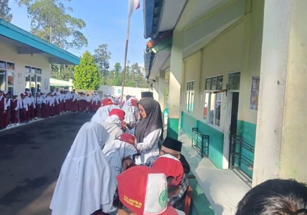 MIS AR-Raudhotun Nur Gelar Halal Bihalal Penuh Hikmat dan Edukasi Akhlak