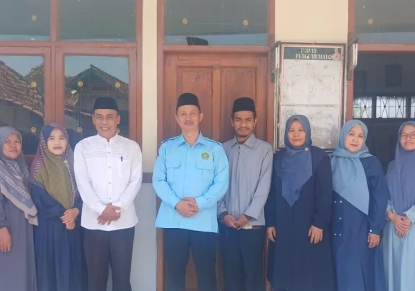 Menebar Petunjuk dan Semangat, Kehadiran Kasi Penmad Garut di MI Al-Hidayah Jadi Bukti Nyata Perhatian untuk Madrasah Swasta