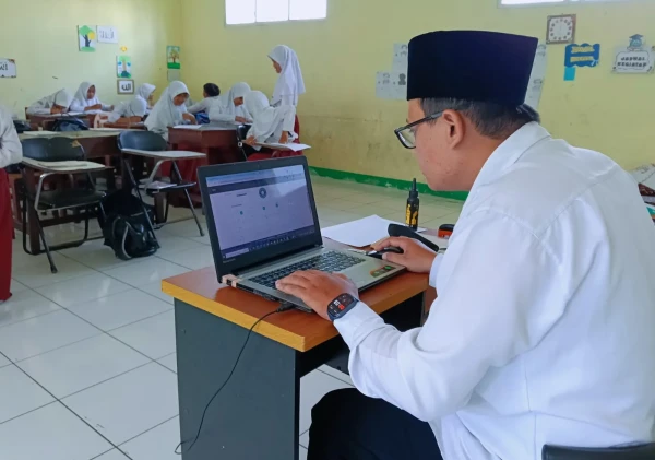 Guru Madrasah Kreatif! Insan Faisal Ibrahim Kembangkan Sistem Koreksi Otomatis Berbasis AI untuk AMBN