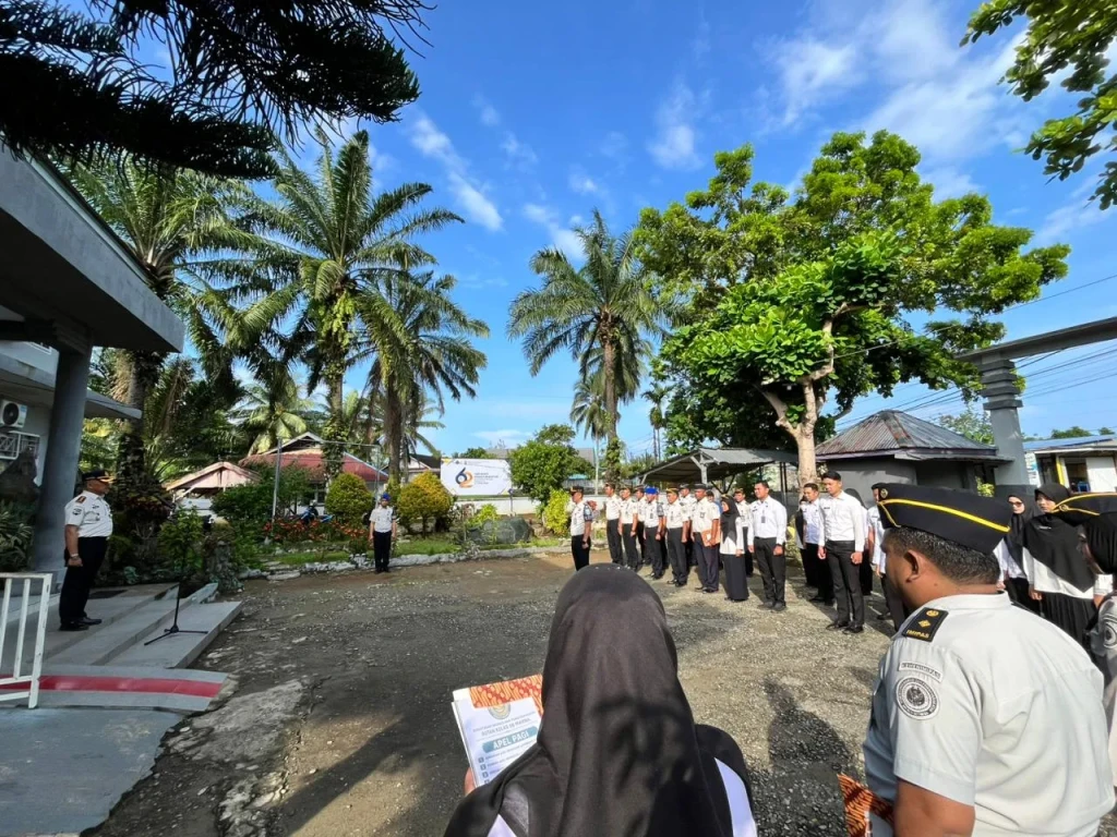 Pimpin Apel Pagi, Karutan Manna Tekankan Kekompakan dan Integritas Pegawai