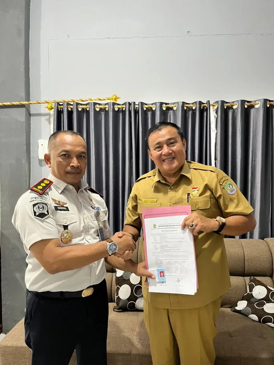 Wujudkan Hak Identitas Hukum, Rutan Manna Terima e-KTP Warga Binaan dari Disdukcapil Bengkulu Selatan
