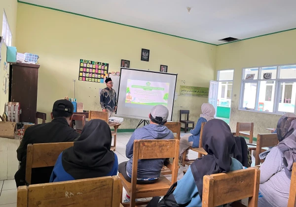 Penguatan Kompetensi Guru melalui Workshop Implementasi Kurikulum Merdeka dengan Pendekatan Kurikulum Berbasis Cinta di MTs. Plus Ar-Raudhotun Nur