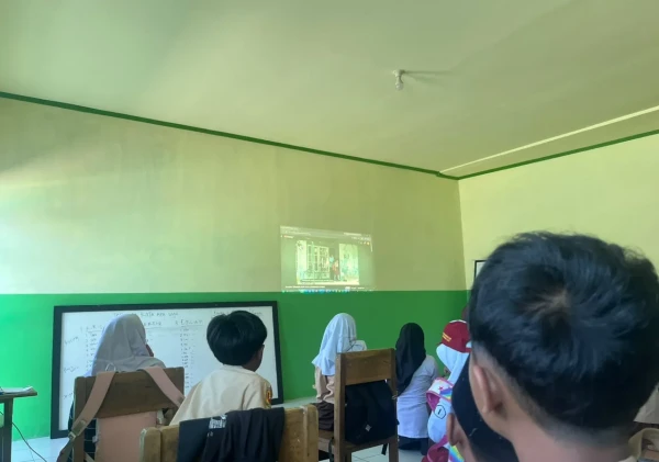 Semarak MATAMUDA Hari Ke-2 MTs. Plus Ar-Raudhotun Nur Bangun Kecerdasan Emosional Melalui Nonton Bareng Film Es Krim Terakhir dari Ayah