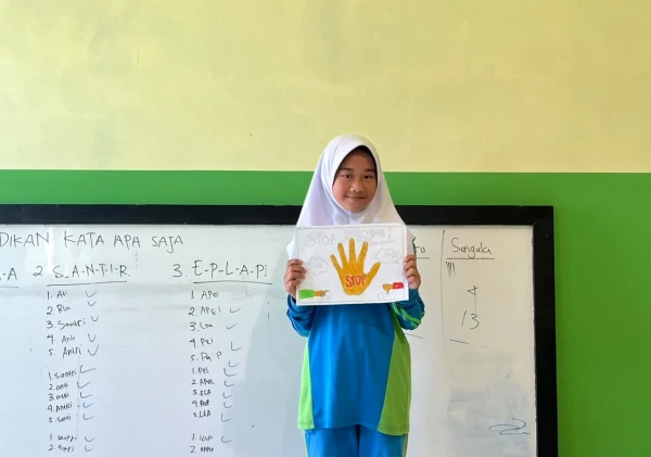 Semangat Peserta MATAMUDA MTs. Plus AR-RAUDHOTUN NUR Suarakan Anti Bullying Melalui Karya Poster