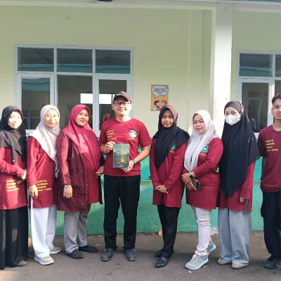 Berawal dari Keraguan, Berakhir Menjadi Inspirasi Nasional: Kisah Guru Madrasah Asal Pamalayan Diabadikan dalam Buku "Inspirasi dari Pelosok Negeri"