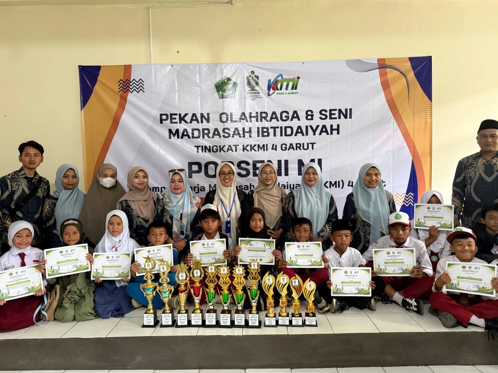 MIS AR-RAUDHOTUN NUR Borong 12 Piala PORSENI KKMI 4 Garut, Bukti Kerja Keras dan Semangat Pantang Menyerah