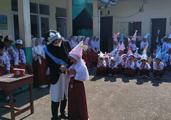 Mendorong Kepercayaan Diri Murid Baru, MIS AR-RAUDHOTUN NUR Perkuat Adaptasi Melalui Perkenalan di Hadapan Kakak Kelas