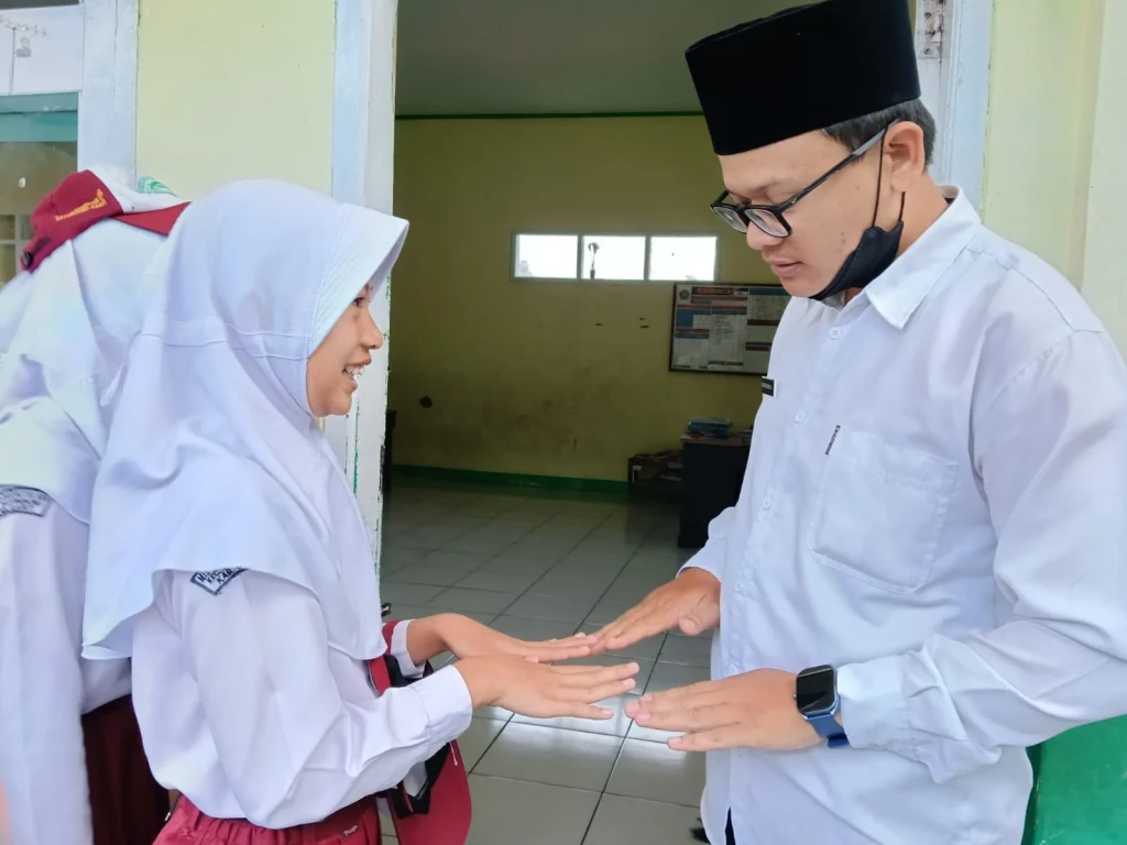 Kepedulian terhadap Kesehatan Siswa Menjadi Wujud Pendidikan Berbasis Cinta di MIS Ar-Raudhotun Nur