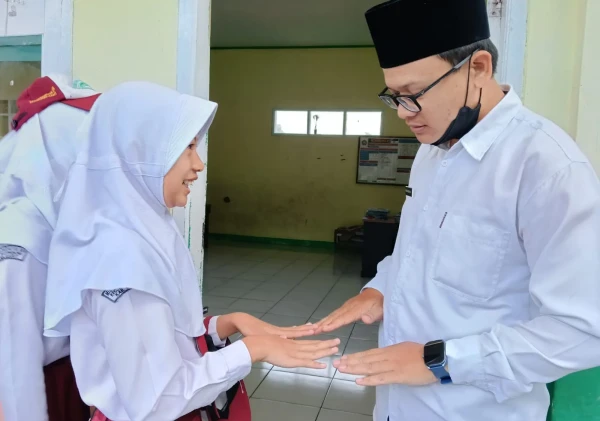 Kepedulian terhadap Kesehatan Siswa Menjadi Wujud Pendidikan Berbasis Cinta di MIS Ar-Raudhotun Nur