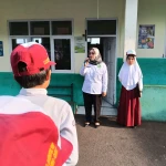 Semangat Kebhinekaan Menggema dalam Upacara Bendera di MIS Ar