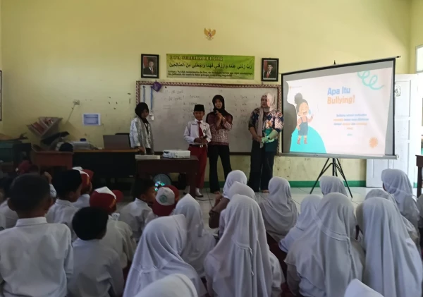 Mahasiswa KKN Tematik UNIGA Kelompok 16 Ajak Siswa MIS AR-RAUDHOTUN NUR Ciptakan Lingkungan Bebas Bullying