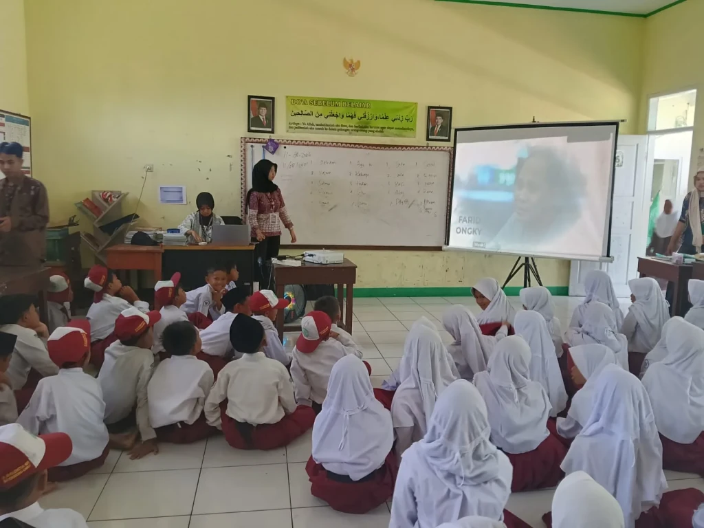 KKN Tematik Universitas Garut Kelompok 16 Hadir di MIS Ar-Raudhotun Nur, Kampanyekan Anti-Bullying dan Bangun Cinta kepada Orang Tua