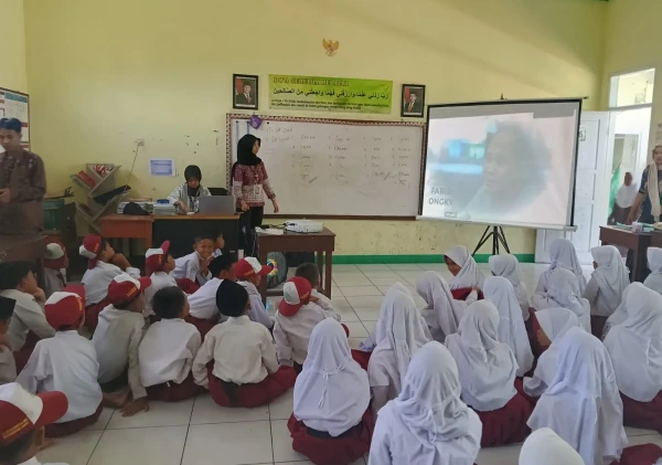 KKN Tematik Universitas Garut Kelompok 16 Hadir di MIS Ar-Raudhotun Nur, Kampanyekan Anti-Bullying dan Bangun Cinta kepada Orang Tua