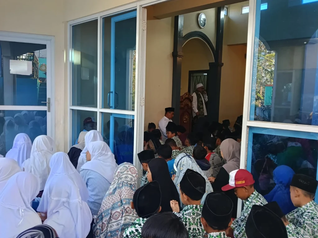 Yayasan Ar-Raudhotun Nur Gelar Doa Bersama Rebo Kasan, Perkuat Nilai Spiritual dan Moral Siswa