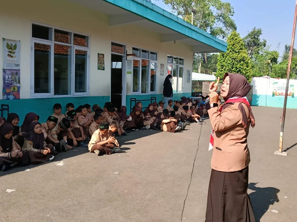 Sesi Perenungan HUT Pramuka ke-65, MIS AR-RAUDHOTUN NUR Tanamkan Makna Pengabdian dan Nilai Spiritual