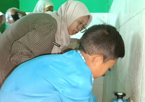 Edukasi Wudhu di Tengah Kemarau Ajarkan Siswa Bijak Menggunakan Air