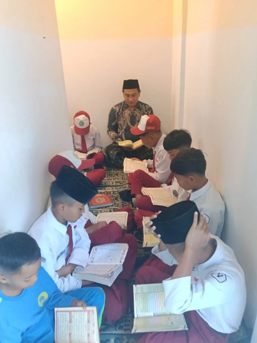 Menanam Cinta Al-Qur’an Sejak Dini, MIS Ar-Raudhotun Nur Perkuat Program Unggulan Tahfidz