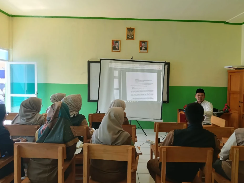 Tingkatkan Mutu Pendidik, MTs. Plus Ar-Raudhotun Nur Gelar Workshop Implementasi Kurikulum Berbasis Cinta