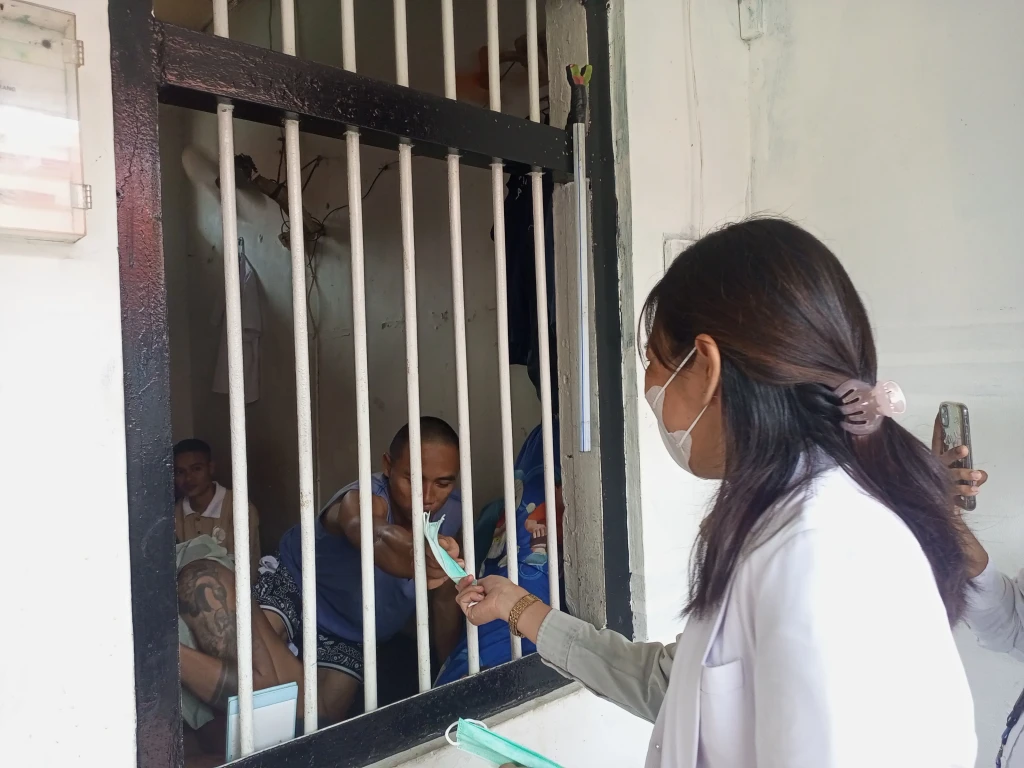 Lapas Kelas IIA Serang Bagikan Masker kepada Warga Binaan Menindaklanjuti Erupsi Gunung Anak Krakatau