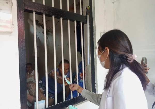 Lapas Kelas IIA Serang Bagikan Masker kepada Warga Binaan Menindaklanjuti Erupsi Gunung Anak Krakatau