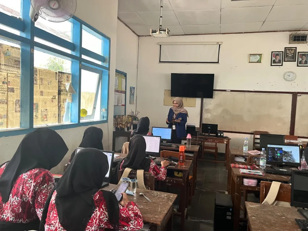 Mahasiswa Praktik Kependidikan UNY Integrasikan SDGs dalam Pembelajaran Pengelolaan Kearsipan melalui Digitalisasi Arsip Berbasis Google Drive