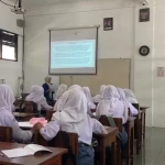 Bangun Jiwa Technopreneur, Mahasiswa PK Terapkan Pembelajaran Berbasis Proyek di SMK Sawunggalih