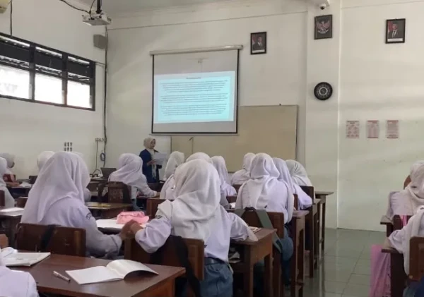 Bangun Jiwa Technopreneur, Mahasiswa PK Terapkan Pembelajaran Berbasis Proyek di SMK Sawunggalih