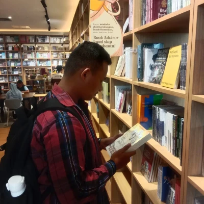 Literasi bukan hanya soal membaca : Ketika masyarakat kehilangan kemampuan memahami