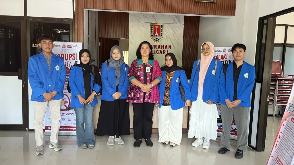 KKN Tematik Wasesa Unimus Dampingi 676 Warga Kalicari Manfaatkan Layanan Administrasi Kependudukan Digital