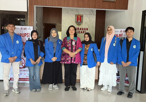 KKN Tematik Wasesa Unimus Dampingi 676 Warga Kalicari Manfaatkan Layanan Administrasi Kependudukan Digital