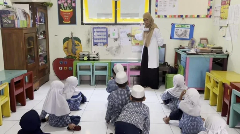 Pengabdian Guru PAUD dalam Mencerdaskan Kehidupan Bangsa