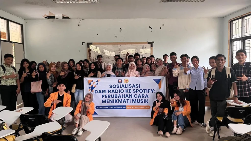 Mengapa Kita Beralih dari Radio ke Spotify? Mahasiswa Komunikasi Berbagi Wawasan ke Maba