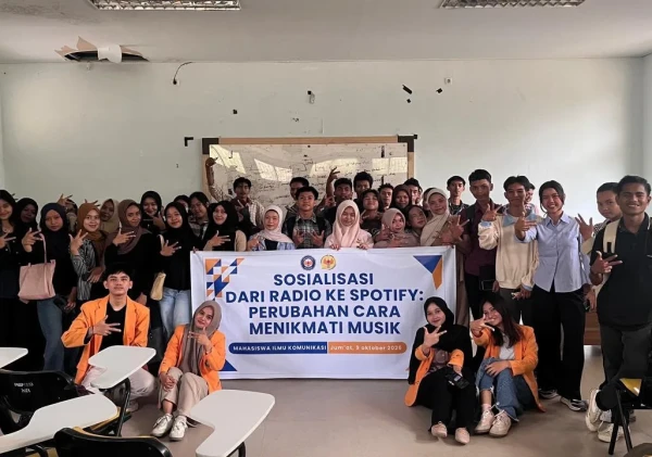 Mengapa Kita Beralih dari Radio ke Spotify? Mahasiswa Komunikasi Berbagi Wawasan ke Maba