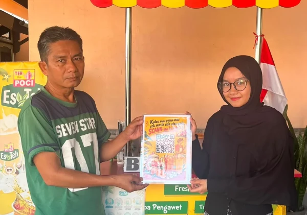 Mahasiswa Ilmu Komunikasi UHO Perkenalkan Media Digital Kepada Pedagang Pasar Sentral Kendari