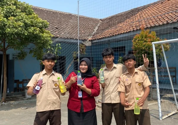 Dari Biang Sabun Jadi Cuan, Siswa Belajar Produksi hingga Pemasaran Sabun Cuci Piring